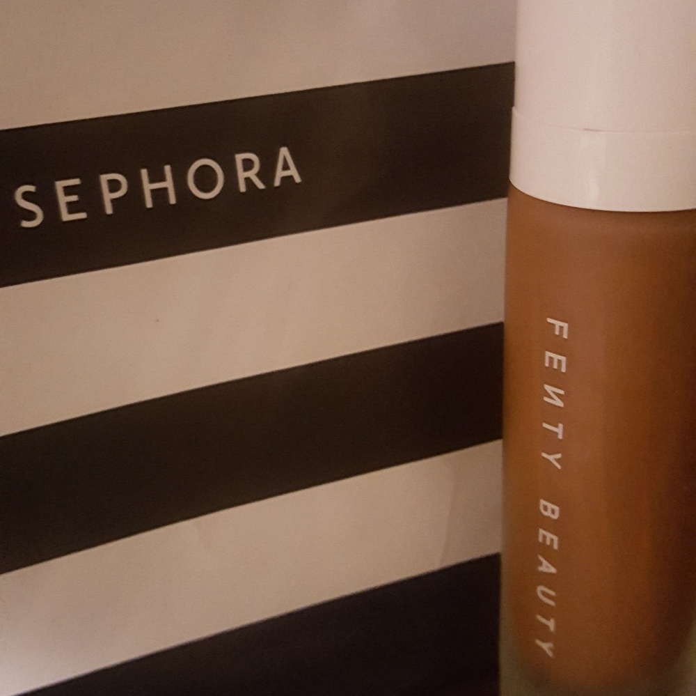 **Sold**Rhianna Fenty beauty foundation 4